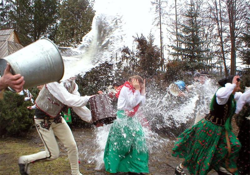 Water game (Śmigus Dyngus