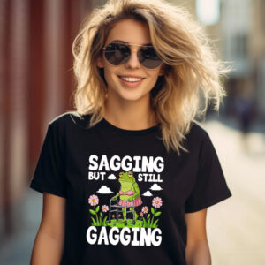 Sagging But Still Gagging Funny Old Lady Frog Meme T-shirt Sagging But Still Gagging Funny Old Lady Frog Meme T-shirt
