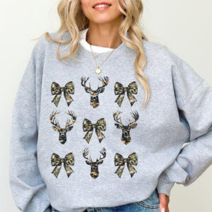 Camo Bows And Deers Pattern, Cute Hunting Season T-shirt Camo Bows And Deers Pattern, Cute Hunting Season T-shirt