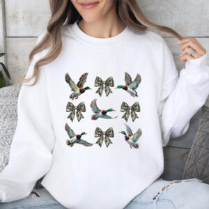 Camo Bows And Mallards Pattern, Cute Hunting Season T-shirt Camo Bows And Mallards Pattern, Cute Hunting Season T-shirt