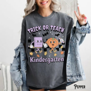 Trick Or Teach Halloween Kindergarten Teacher Comfort Colors T-shirt